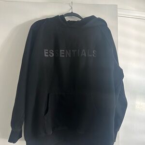 Fear of God Essentials Pullover
Hoodie Applique Logo